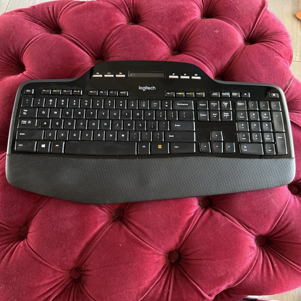 Logitech MK710‎ Wireless Keyboard (NO DONGLE) Broken Rear Leg